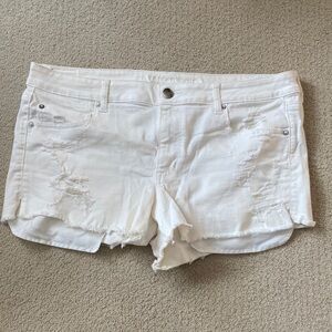 American Eagle White Distressed Women Shorts Size 18 Super stretch